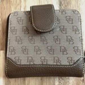 Dooney & Bourke compact wallet